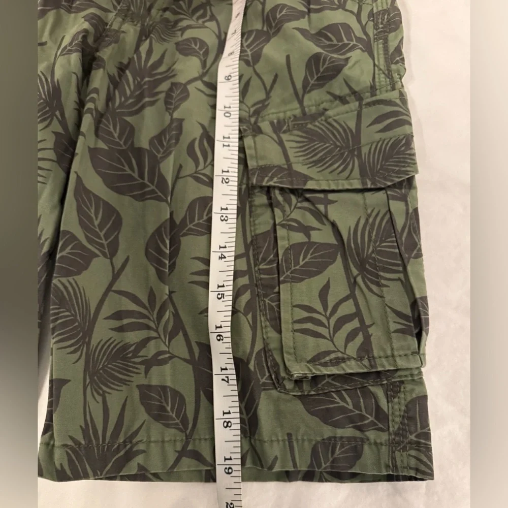 NWT Boy’s Gap Palm Print Cargo Shorts (12)